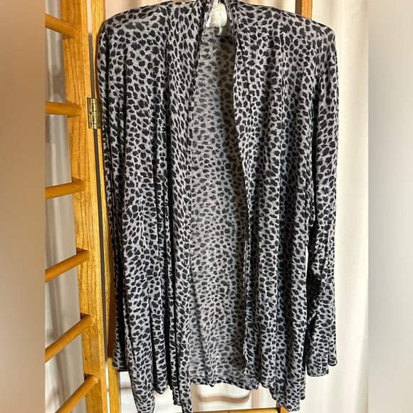 Lavish Plus Wrap Open Light Cardigan Animal Print Long Sleeve 2X - Picture 1 of 3